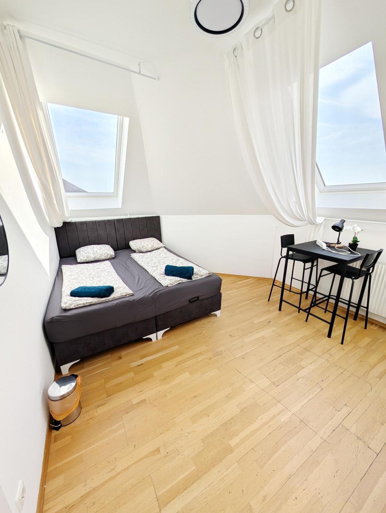 Privatunterkunft Charming At Maerzstrasse Close To Attractions Mz49 *