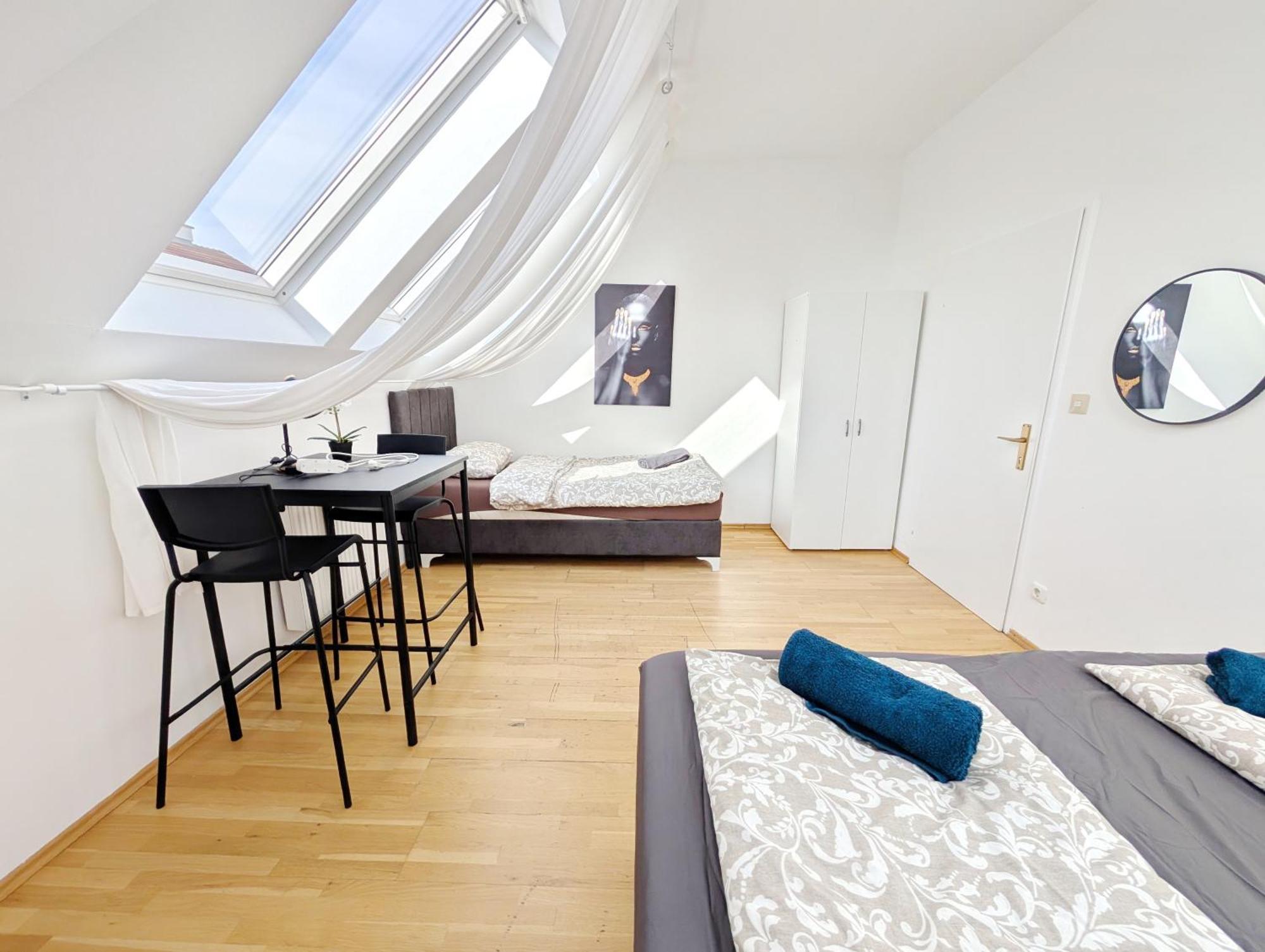 Privatunterkunft Charming At Maerzstrasse Close To Attractions Mz49