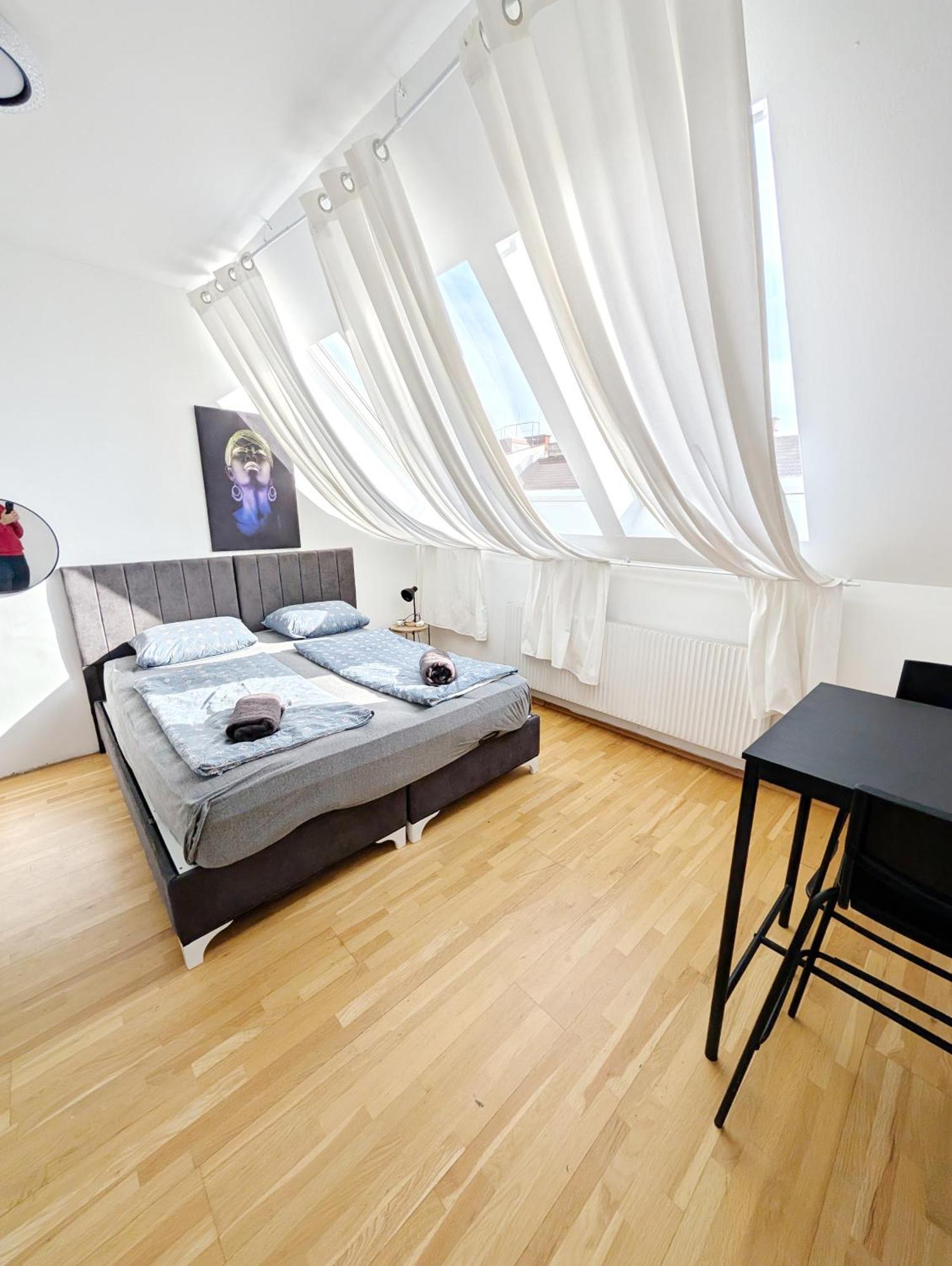 Privatunterkunft Charming At Maerzstrasse Close To Attractions Mz49
